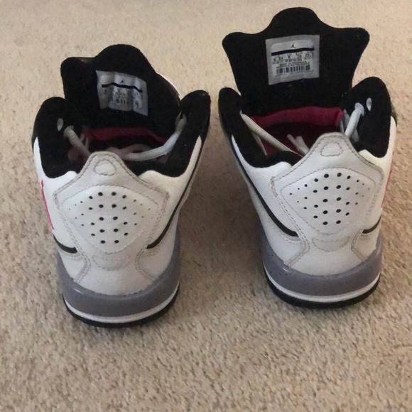 Michael Jordan shoes - Picture 3 of 5